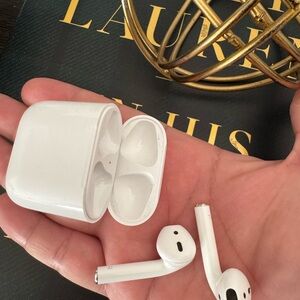 Apple White Earbud Headphones
